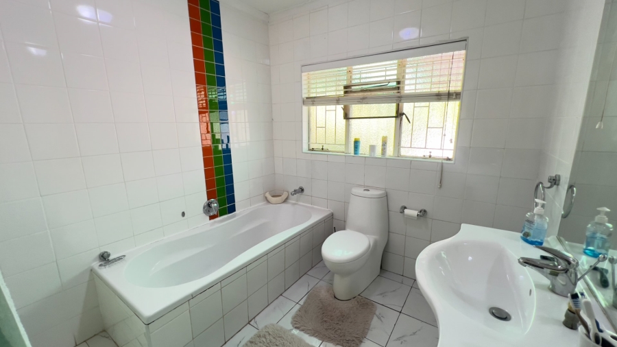4 Bedroom Property for Sale in Langenhovenpark Free State